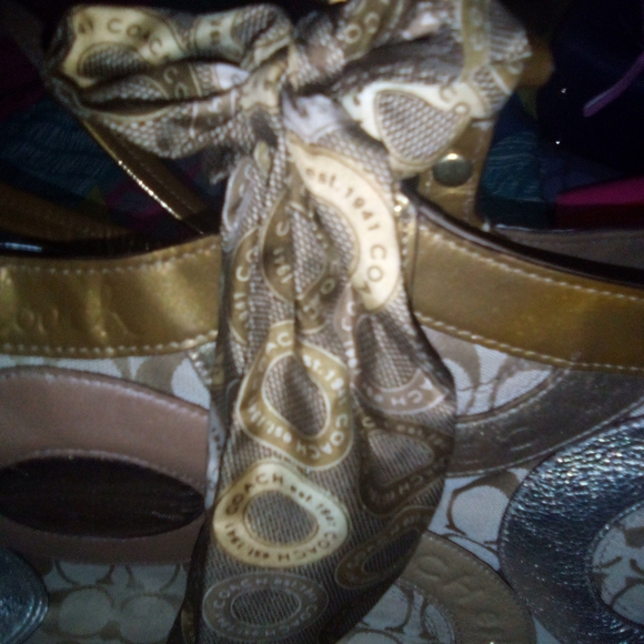 Coach purse - Picture 2 of 4